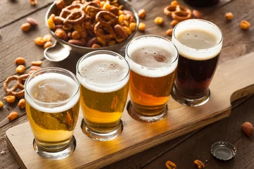 Foto op Plexiglas Bier Geassorteerde bieren in een vlucht
