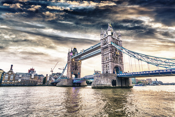 Fototapety  Most Londyński o zachodzie słońca
