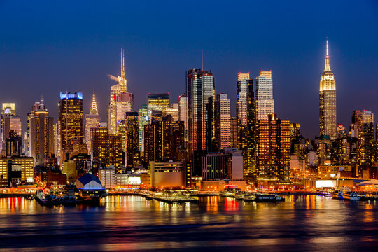 Fototapeta New York City night skyline Manhattan buildings midtown
