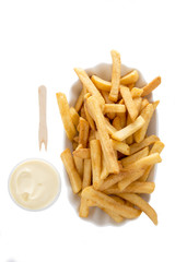 Pommes frites und Mayonnaise