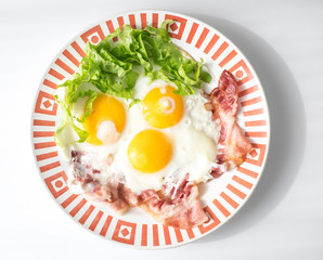 Fried eggs whit bacon