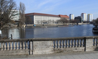 Spreeblick von der Inselbrücke in Berlin