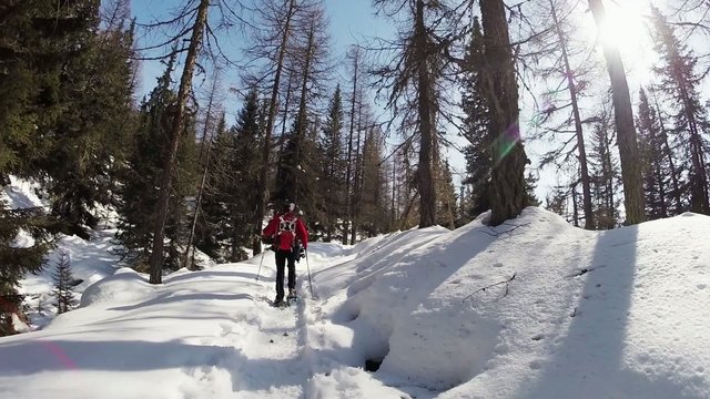 escursione invernale con racchette da neve