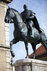 Fototapeta na wymiar Reiterstandbild des Prinzregenten Luitpold von Bayern