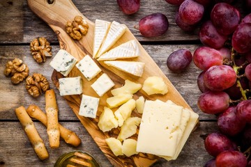 Emmental, Camembert cheese, blue cheese, walnuts, grapes
