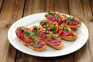 Fototapeta na wymiar Vegetarian sandwiches with beetroot, bell pepper, parsley and sc