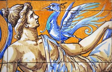 Personaje mitológico, ave fantástica, azulejos