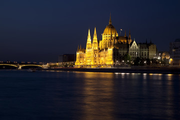 Fototapeta na wymiar The Hungarian Parliament in Budapest at night