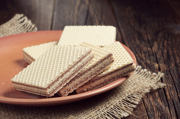 Plate with wafers