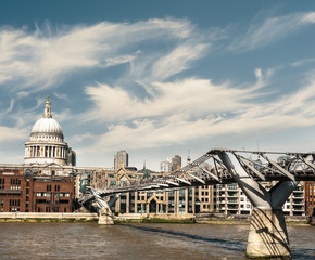 Fototapeta na wymiar Millenium bridge and St. Paul in London
