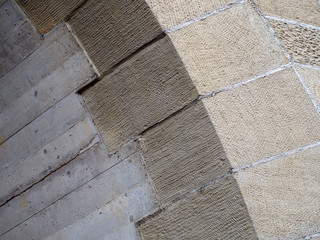 Feuchte Sandsteinbrücke