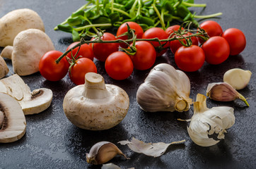 Bio garlic, spices and wild mushrooms from the home garden