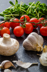 Bio garlic, spices and wild mushrooms from the home garden