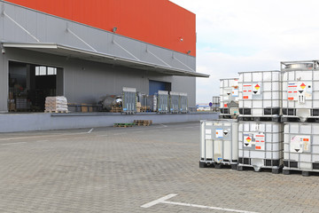 Distribution warehouse