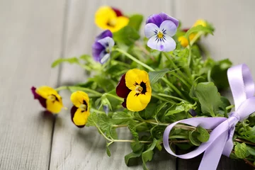 Fototapete Pansies Pansy flower with gift bow