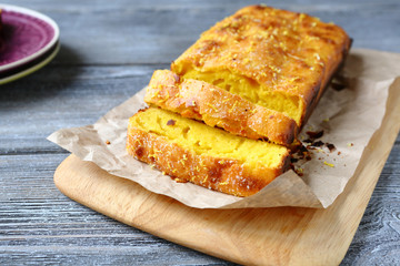 Slices of pound cake with lemon