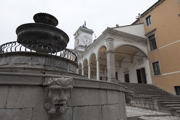 Fontana e loggiato, Udine