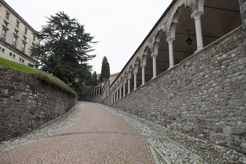 Fototapeta na wymiar Salendo al Castello, Udine