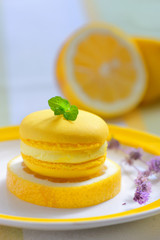 yellow lemon macaron