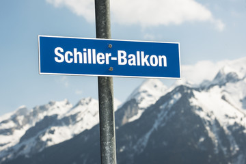 Strassenschild an einem  Aussichtspunkt in Seelisberg, Uri, Schweiz - obrazy, fototapety, plakaty