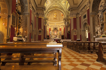 Fototapeta na wymiar Navata del Duomo di Udine