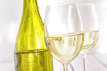 Weißwein Weinglas Flasche