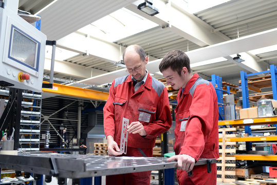 Berufsausbildung in der Industrie, Meister und Azubi