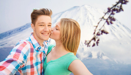 Fototapeta premium smiling couple with smartphone in city