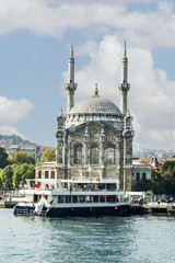 Fototapeta na wymiar Mezquita de Ortaköy, Estambul, Turquía.