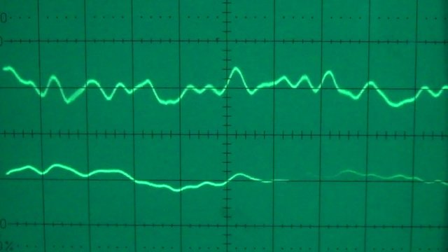 Low frequency on a two channel oscilloscope 01