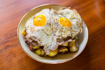 Spiegeleier mit Kartoffeln