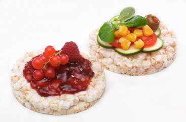 Tartine di verdura e frutta