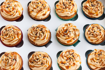 Boxed caramel cupcakes set