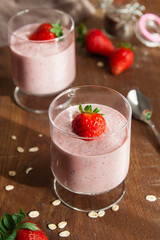 Strawberry overnight oats