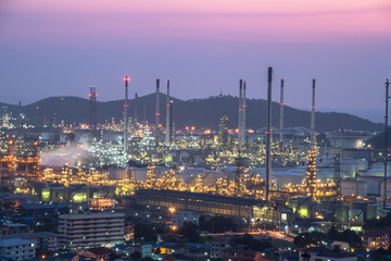 Fototapeta na wymiar Oil refinery in the twilight sky