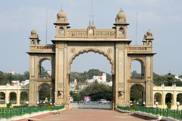 Fototapeta na wymiar Gate of the Mysore Palace