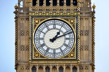 Fototapeta na wymiar Dial of the clock tower Big Ben in London