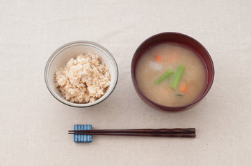 玄米と味噌汁