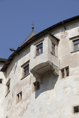 Fototapeta na wymiar Finestre del Castello di Presule
