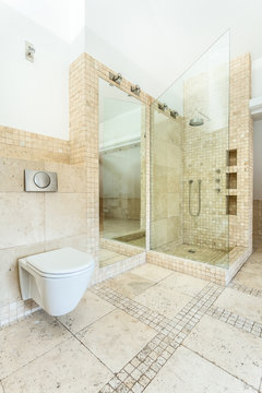 Granitic floor in barthroom
