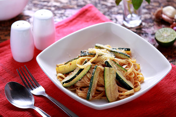 fettuccini zucchini