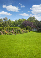 Garten mit Gartenhaus