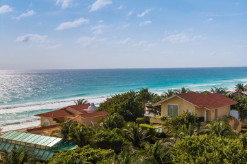 Obraz premium Caribbean tropical style houses on sea shore. Cancun, Mexico