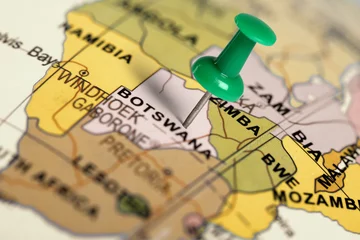 Wandaufkleber Standort Botsuana. Grüner Stift auf der Karte. © Zerophoto