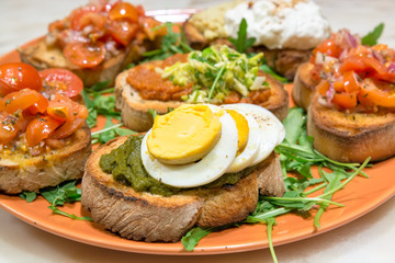 prato com diferentes tapas