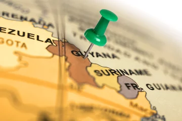 Küchenrückwand glas motiv Südamerika Standort Guyana. Grüner Stift auf der Karte.