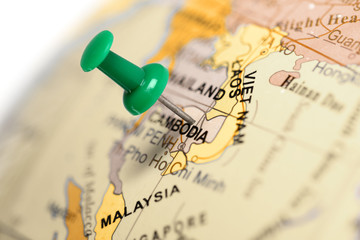 Naklejka premium Location Cambodia. Green pin on the map.