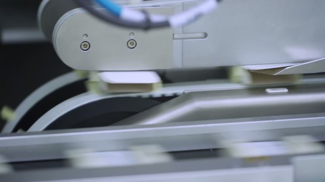 Automatic medicine packaging at a pharmaceutical factory
