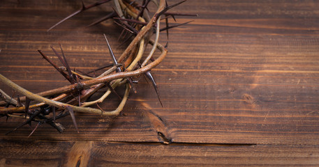 Fototapeta na wymiar Crown of thorns on a wooden background - Easter