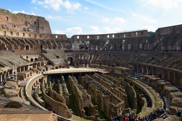 Fototapeta na wymiar Interno ed esterno del Colosseo